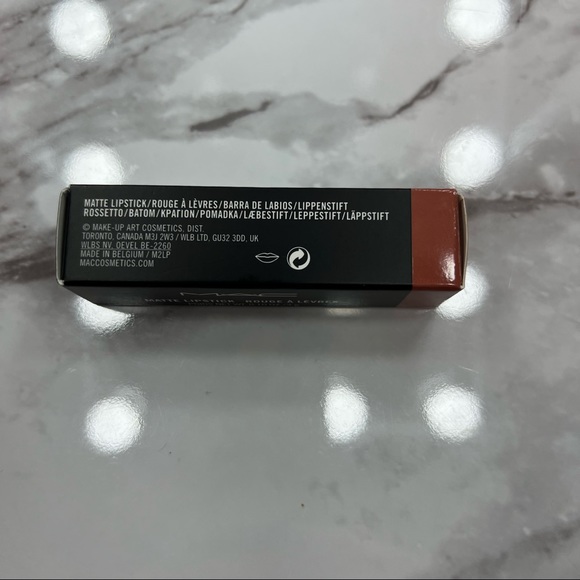 Mac Matte Lipstick Velvet Teddy - Picture 6 of 6